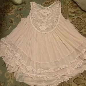 Beautiful lace light pink sleeveless top. Sz L